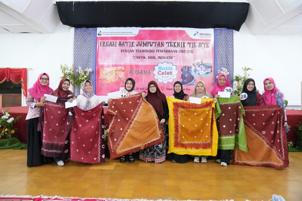 Ketika Perempuan Plaju Menyulam&nbsp;Warna