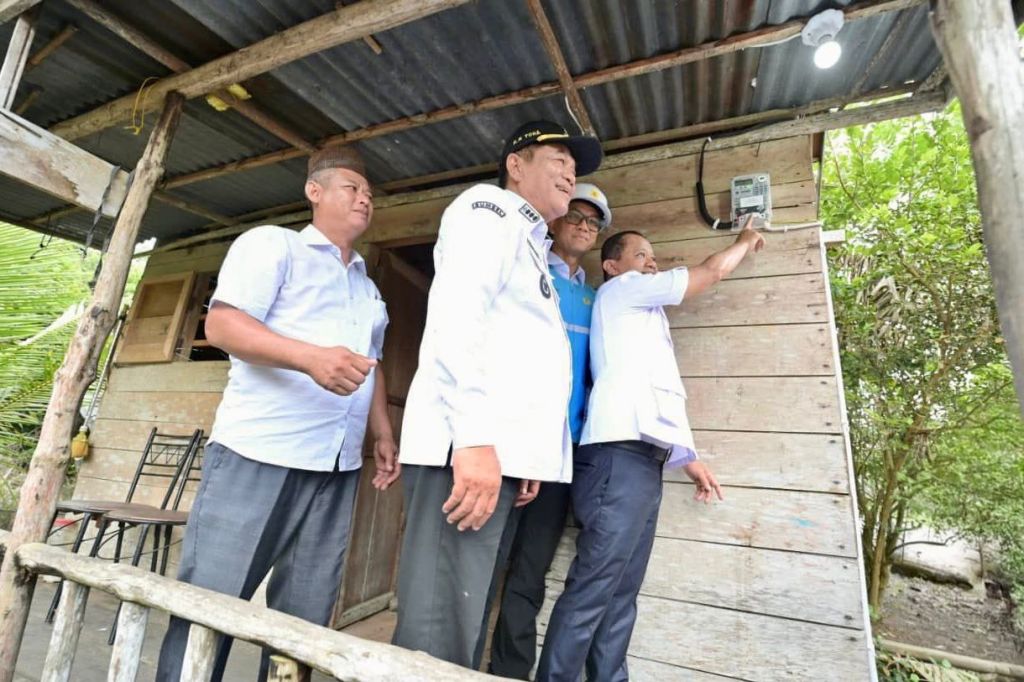Malam Pertama Tanpa Genset, Rumah Ruslan Kini Tak Lagi&nbsp;Gelap