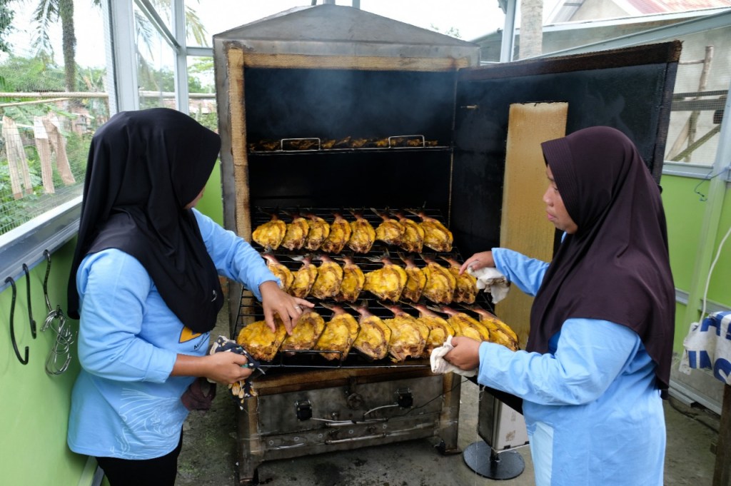 Kilang Pertamina Plaju Hadirkan Inovasi Pengasapan Ikan Ramah&nbsp;Lingkungan