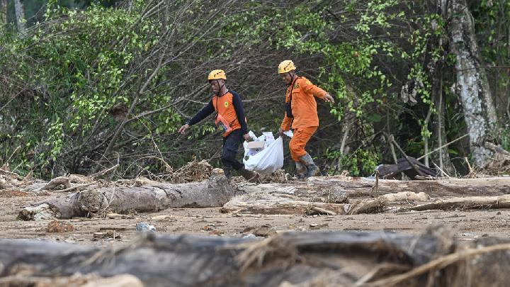Korban Banjir dan Longsor di Sumatera Tembus 1.090 Jiwa, Ratusan Masih Hilang