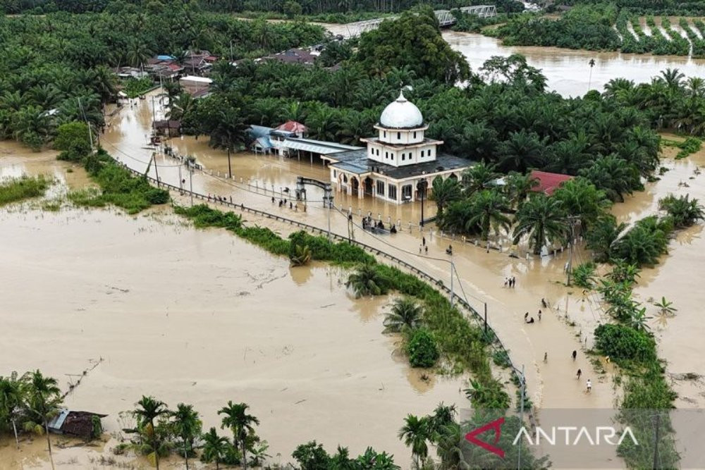 Banjir Sumatra Tewaskan 883 Jiwa, Ribuan Fasilitas&nbsp;Rusak