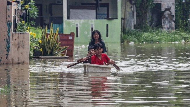 Banjir Kembali Merendam Bekasi, Dari Kiriman Hulu hingga Jejak Rawa&nbsp;Purba